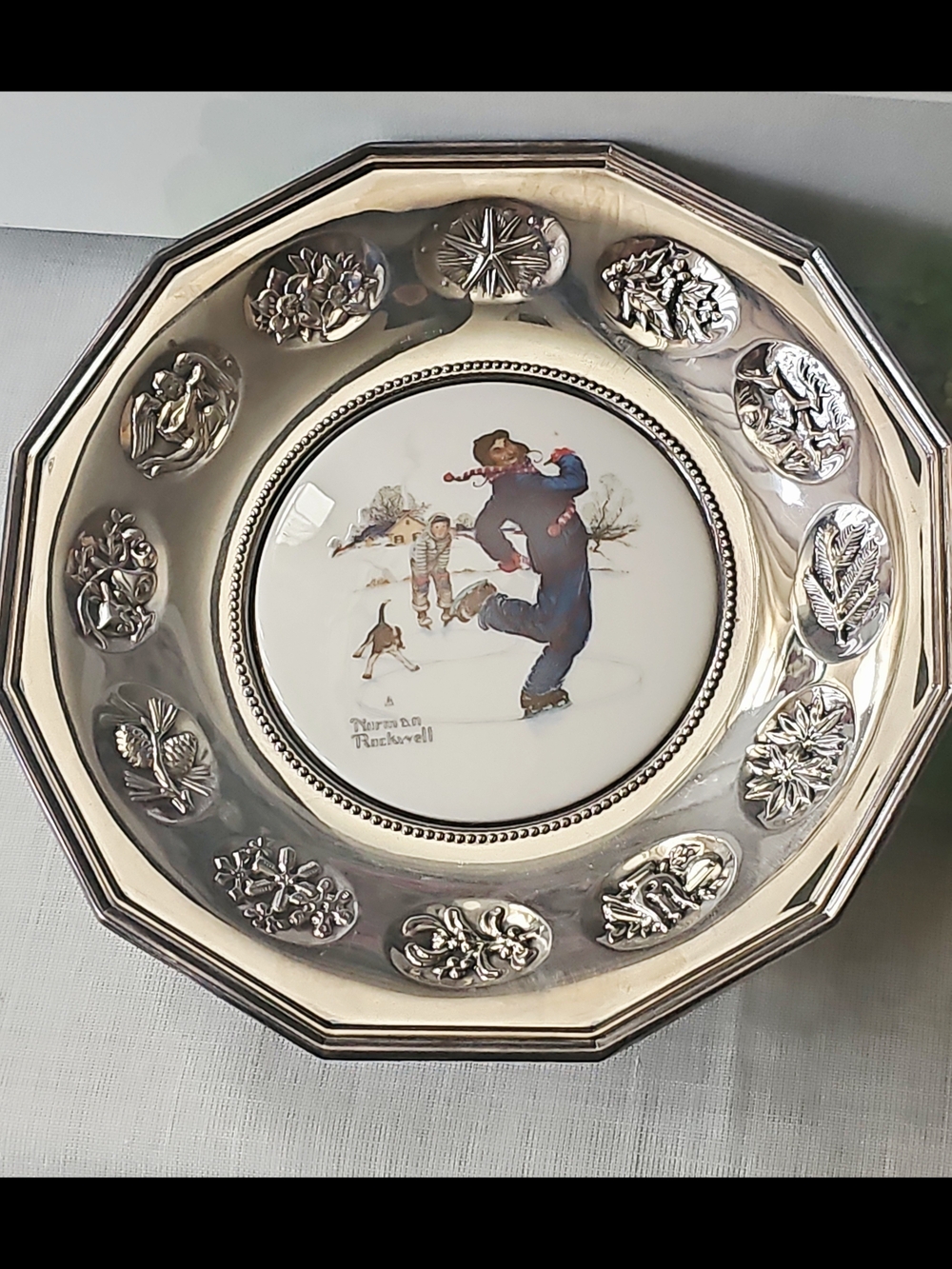 Norman Rockwell Decorative Collector Plate "Skating" - Silver-Tone